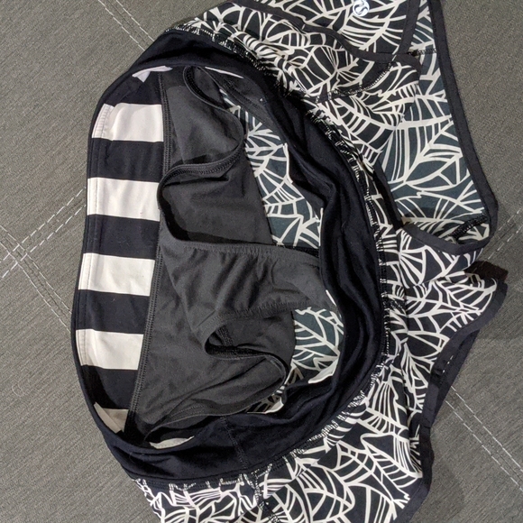 Lululemon Speed Shorts - Picture 5 of 5